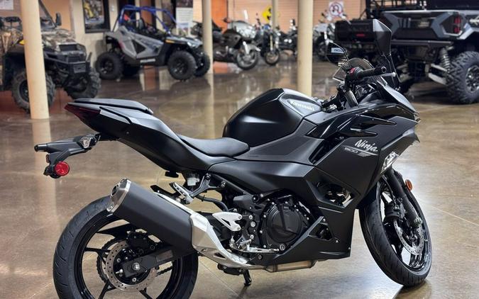 2026 Kawasaki Ninja® 500 Metallic Flat Spark Black