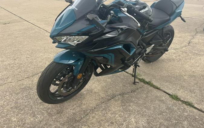 2021 Kawasaki Ninja 650 ABS Metallic Spark Black/Metallic Imper