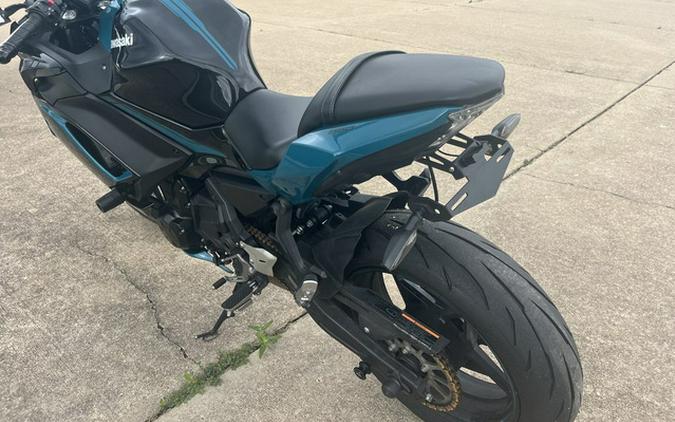 2021 Kawasaki Ninja 650 ABS Metallic Spark Black/Metallic Imper