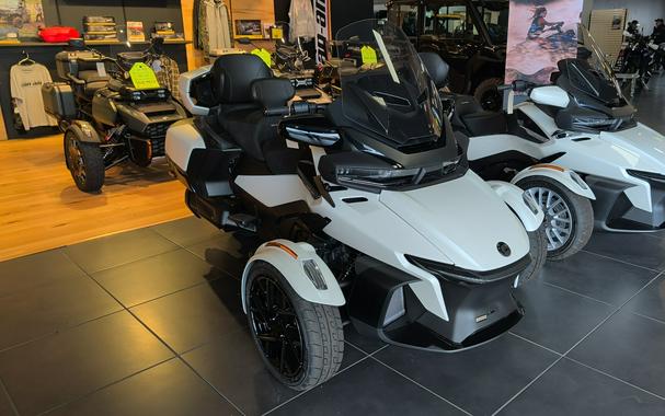 2026 Can-Am RD SPYDER RT STS 1330 SE6 WH SE 26 Base
