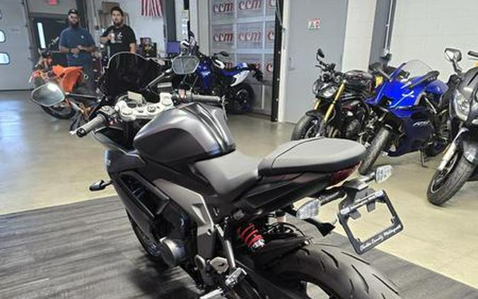 2025 Triumph Daytona 660 Snowdonia White/Sapphire Black