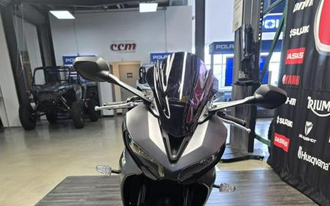 2025 Triumph Daytona 660 Snowdonia White/Sapphire Black