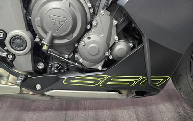 2025 Triumph Daytona 660 Snowdonia White/Sapphire Black