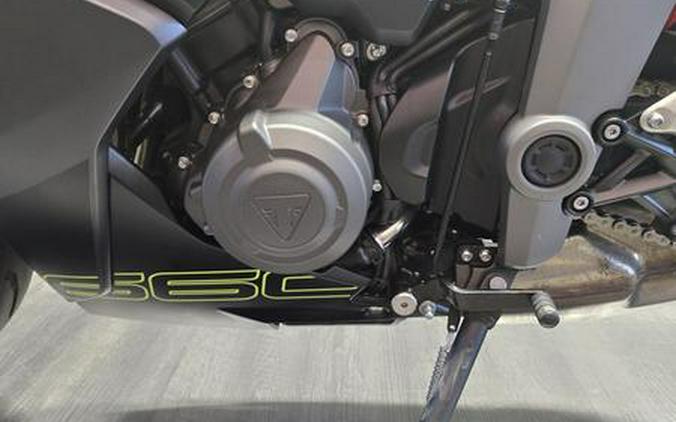 2025 Triumph Daytona 660 Snowdonia White/Sapphire Black