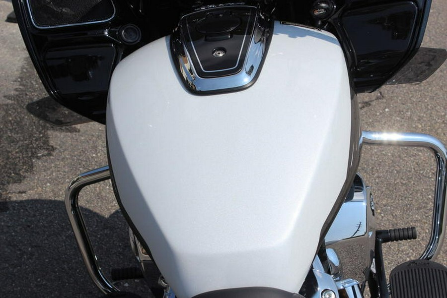 2024 Indian Motorcycle® Challenger® Limited with PowerBand Audio Package Ghost White Metallic