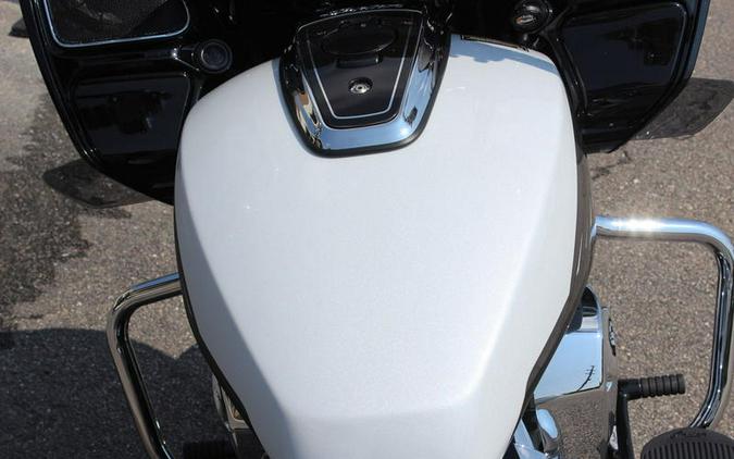 2024 Indian Motorcycle® Challenger® Limited with PowerBand Audio Package Ghost White Metallic