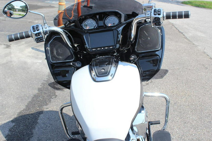 2024 Indian Motorcycle® Challenger® Limited with PowerBand Audio Package Ghost White Metallic