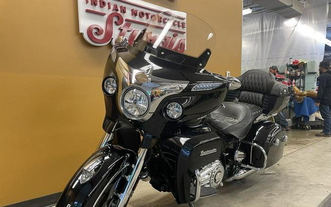 2020 Indian Motorcycle® Roadmaster® Thunder Black