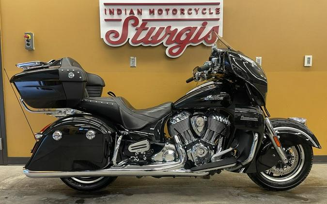 2020 Indian Motorcycle® Roadmaster® Thunder Black