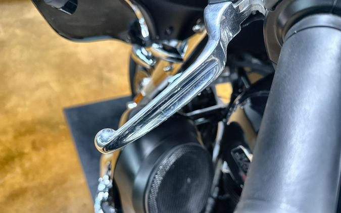 2024 Harley-Davidson® Tri Glide® Ultra Vivid Black
