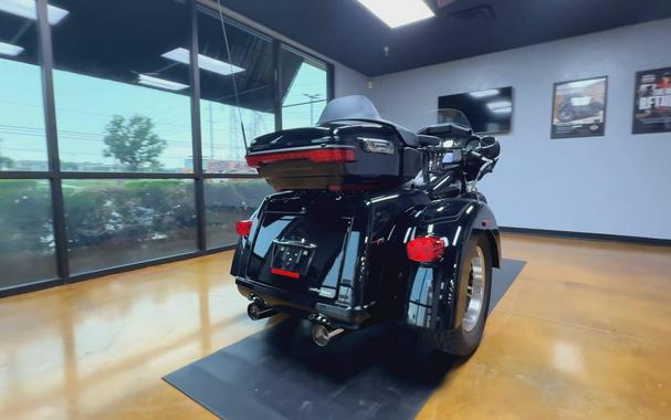 2024 Harley-Davidson® Tri Glide® Ultra Vivid Black