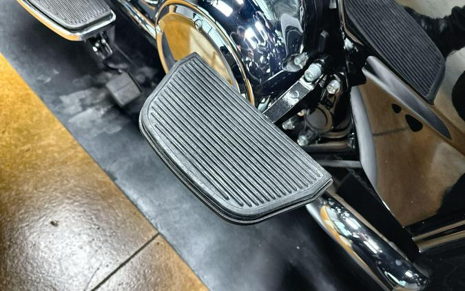 2024 Harley-Davidson® Tri Glide® Ultra Vivid Black