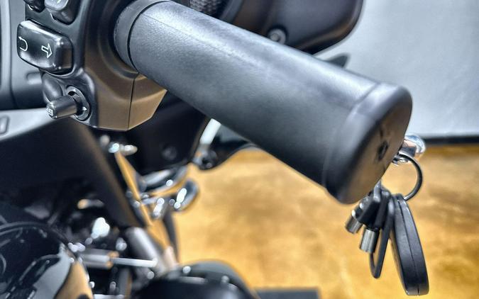 2024 Harley-Davidson® Tri Glide® Ultra Vivid Black