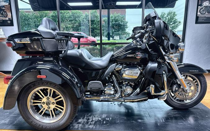2024 Harley-Davidson® Tri Glide® Ultra Vivid Black