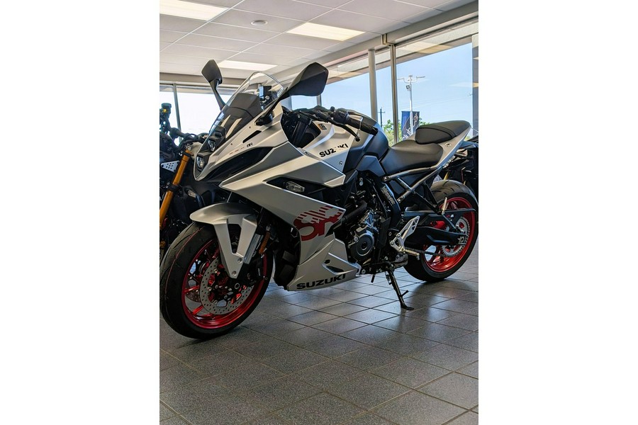 2024 Suzuki GSX800FRQM4