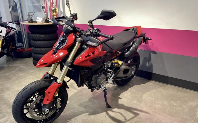 2026 Ducati Hypermotard V2