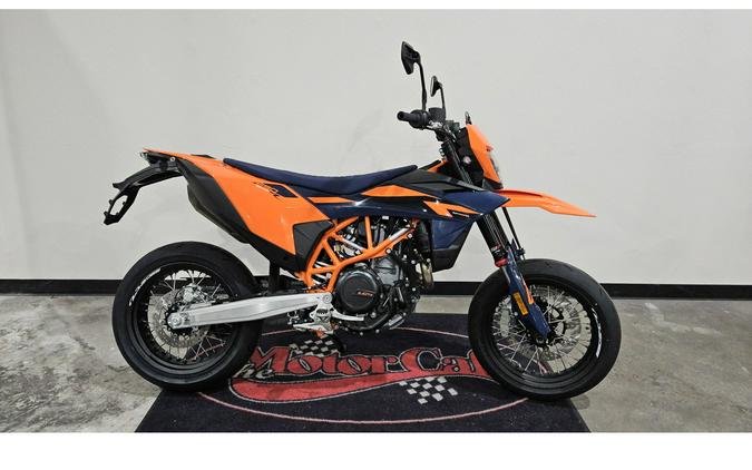 2026 KTM 690 SMC R