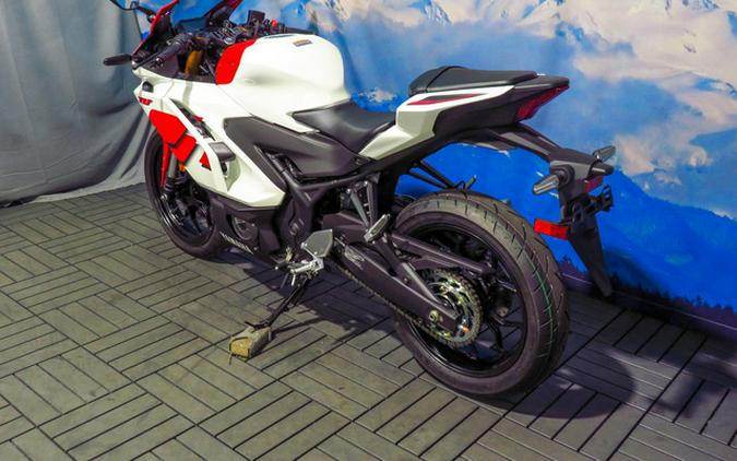 2026 Yamaha YZF R3 70Th Anniversary Edition