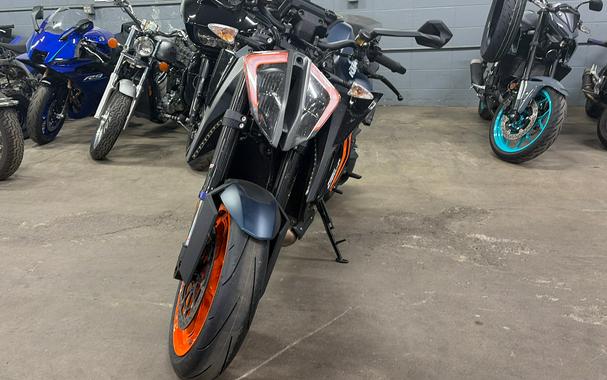2022 KTM 1290 SUPER DUKE R