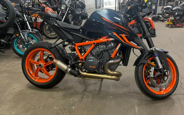 2022 KTM 1290 SUPER DUKE R