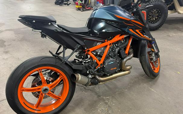 2022 KTM 1290 SUPER DUKE R