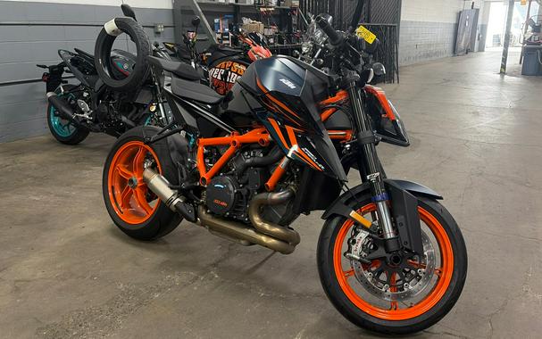 2022 KTM 1290 SUPER DUKE R
