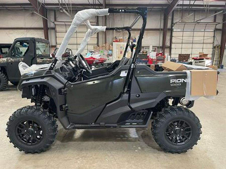 2024 Honda Pioneer 1000 Deluxe