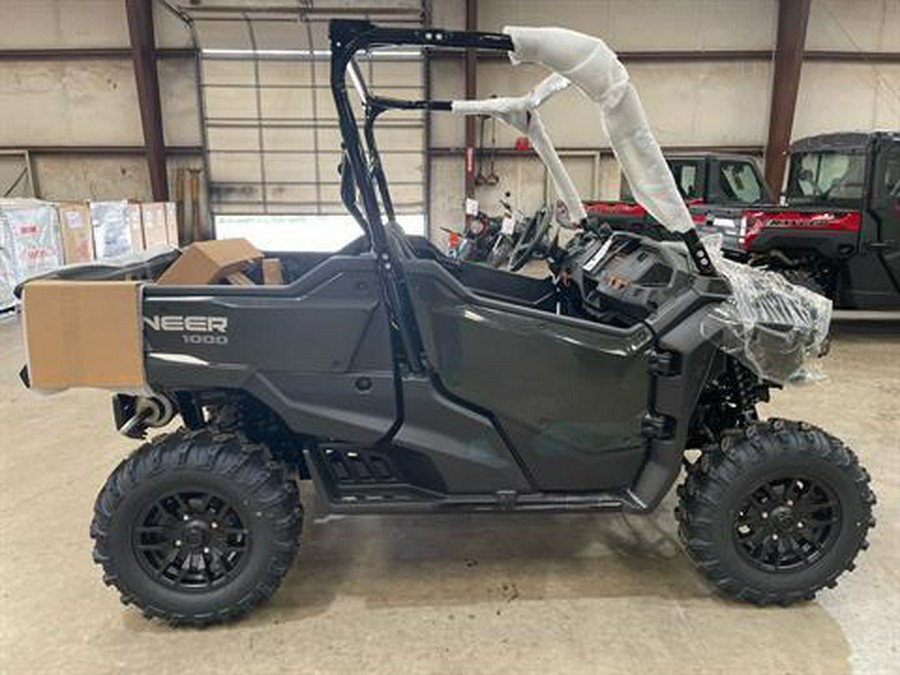 2024 Honda Pioneer 1000 Deluxe