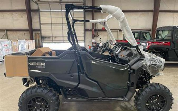 2024 Honda Pioneer 1000 Deluxe