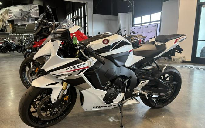 2025 Honda CBR1000RR-R Fireblade SP