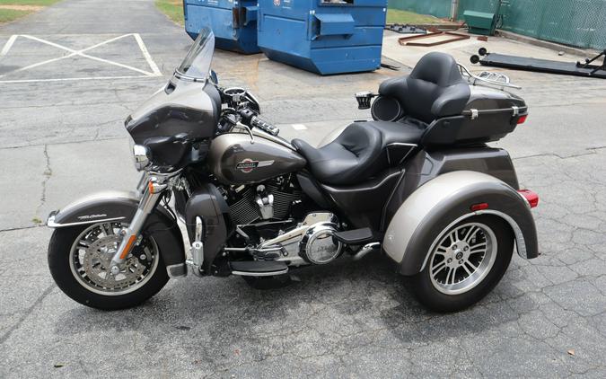 2023 Harley-Davidson Tri Glide Ultra Gray Haze/Silver Fortune