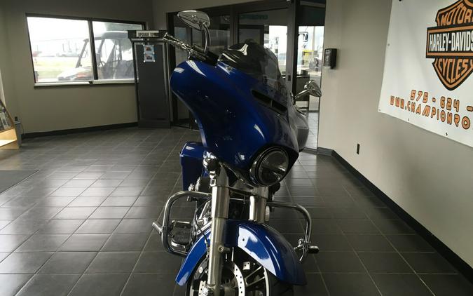 Street Glide®
