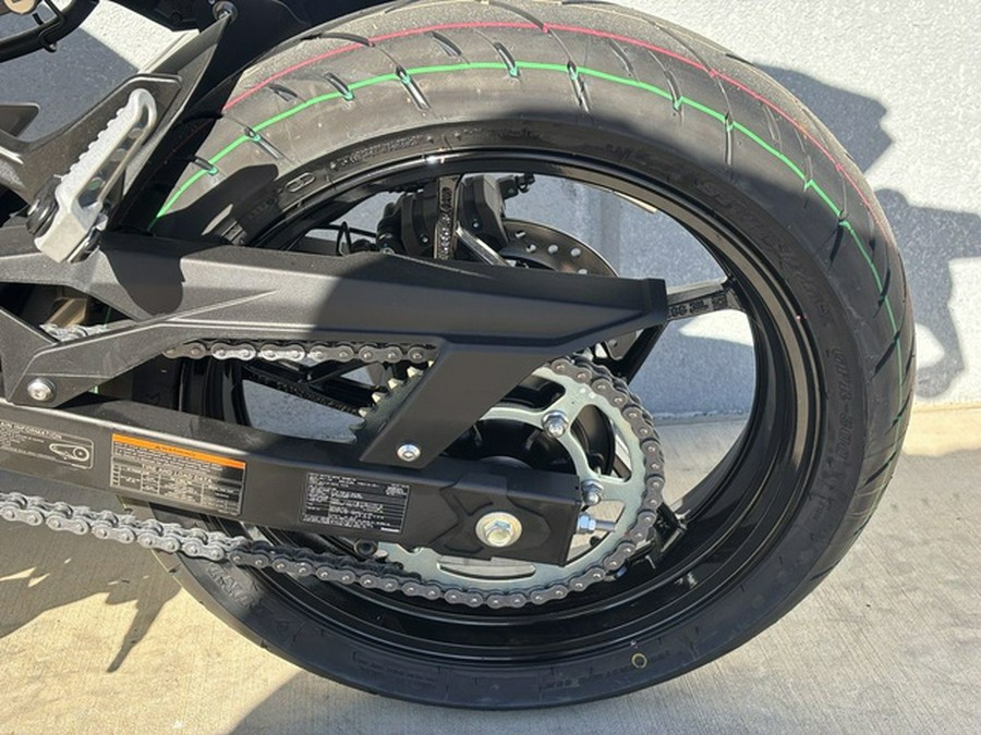 2026 Kawasaki Ninja 500 ABS Metallic Flat Spark Black SE ABS