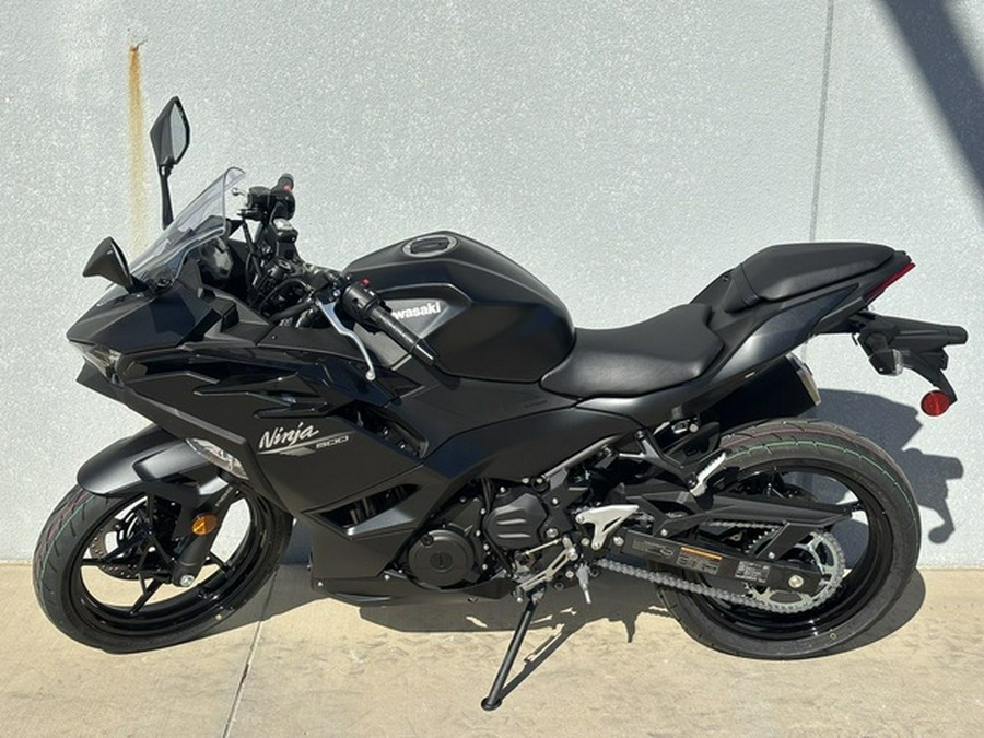 2026 Kawasaki Ninja 500 ABS Metallic Flat Spark Black SE ABS