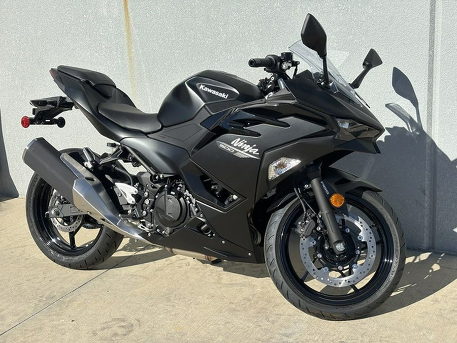 2026 Kawasaki Ninja 500 ABS Metallic Flat Spark Black SE ABS