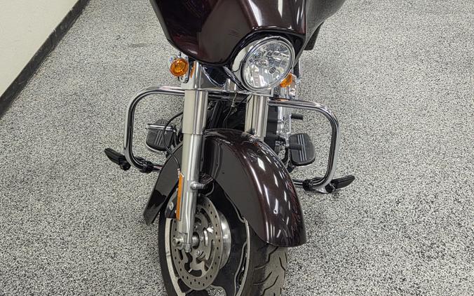 2011 Harley-Davidson® STREET GLIDE FLHXSE2 - UO0806