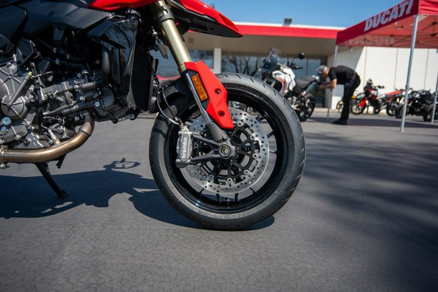 2026 Ducati HYPERMOTARD V2