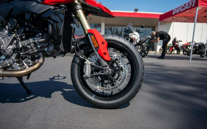 2026 Ducati HYPERMOTARD V2
