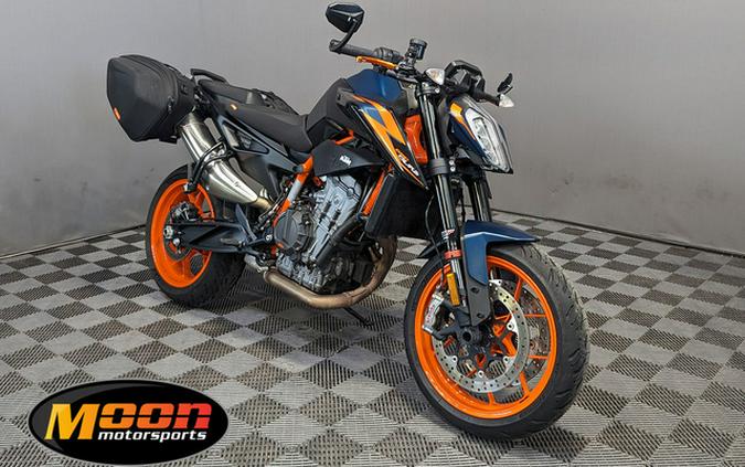 2022 KTM Duke 890 R