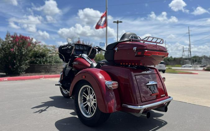 2021 Harley-Davidson® FLHTCUTG Tri Glide® Ultra Billiard Red 852990