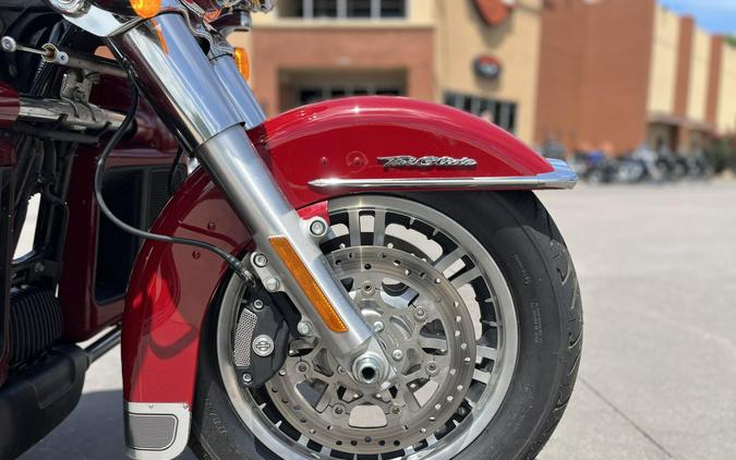 2021 Harley-Davidson® FLHTCUTG Tri Glide® Ultra Billiard Red 852990