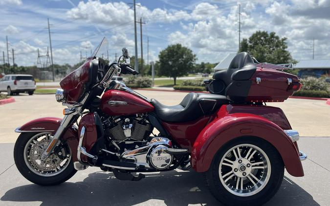 2021 Harley-Davidson® FLHTCUTG Tri Glide® Ultra Billiard Red 852990