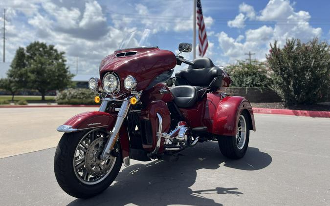 2021 Harley-Davidson® FLHTCUTG Tri Glide® Ultra Billiard Red 852990
