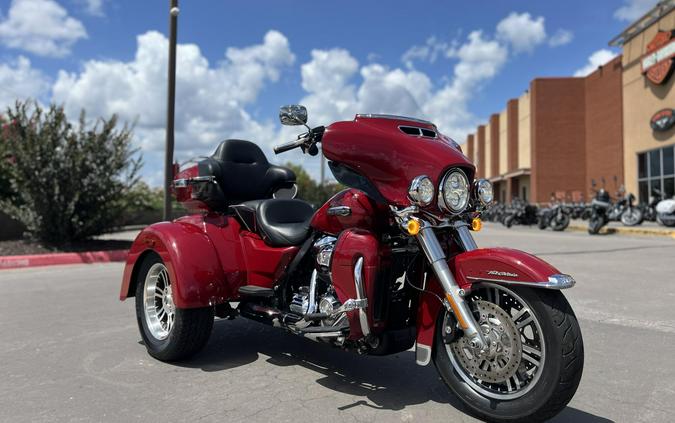 2021 Harley-Davidson® FLHTCUTG Tri Glide® Ultra Billiard Red 852990