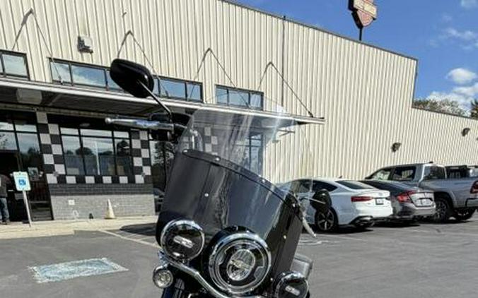 2025 Harley-Davidson Heritage Classic Whiskey Fire / Vivid Black w/Laced Wheels