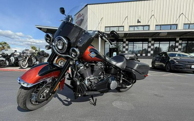 2025 Harley-Davidson Heritage Classic Whiskey Fire / Vivid Black w/Laced Wheels