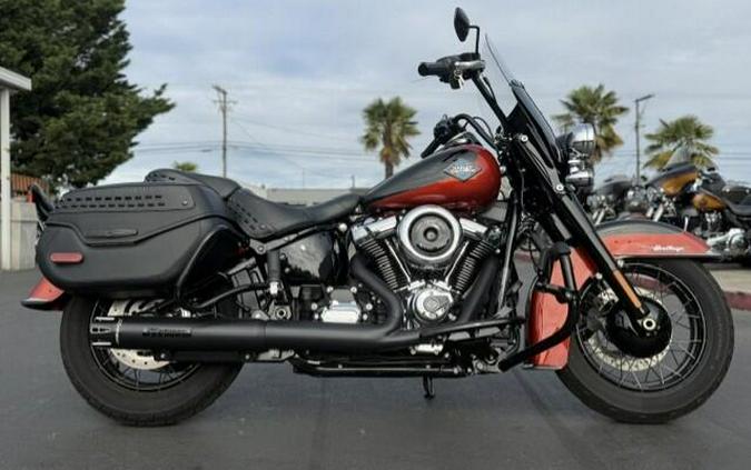 2025 Harley-Davidson Heritage Classic Whiskey Fire / Vivid Black w/Laced Wheels