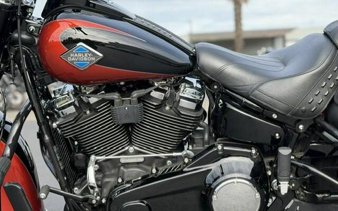 2025 Harley-Davidson Heritage Classic Whiskey Fire / Vivid Black w/Laced Wheels