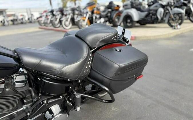 2025 Harley-Davidson Heritage Classic Whiskey Fire / Vivid Black w/Laced Wheels