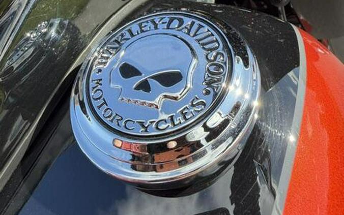 2025 Harley-Davidson Heritage Classic Whiskey Fire / Vivid Black w/Laced Wheels